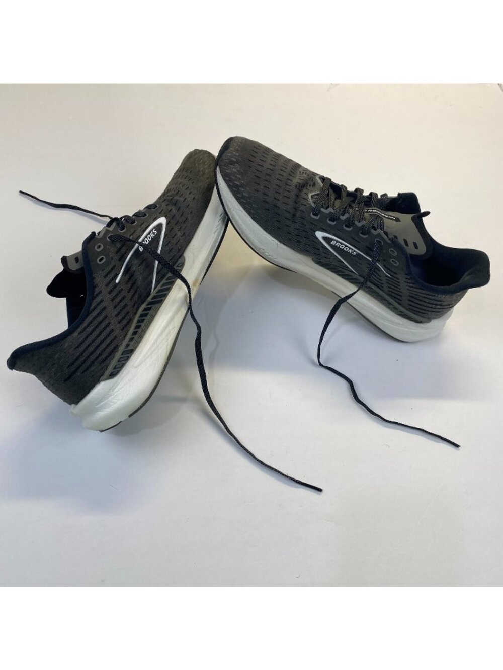 Brooks men's HyperioGTS 1104081D008 Black Running Shoes Sneakers Size 13